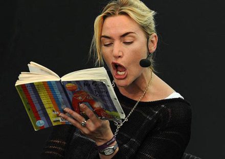 Kate-Winslet-Funny-Face-While-Reading-Book-funny-Face